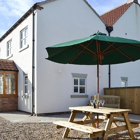 Park Farm Cottage Folkton エクステリア 写真